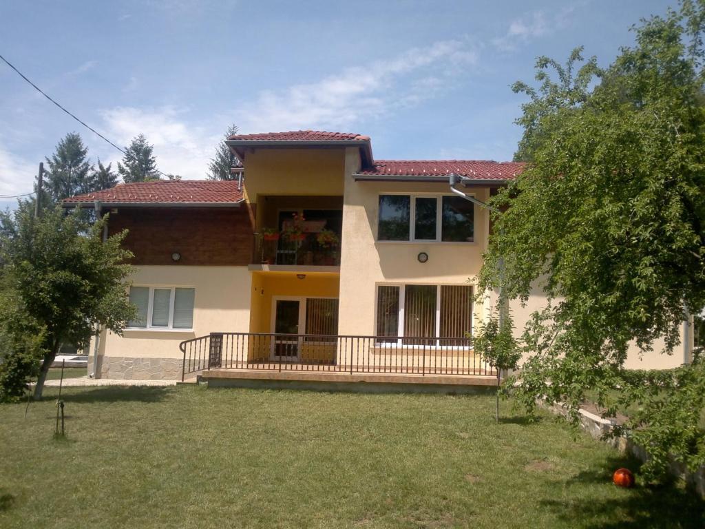 Villa Nanevi Teteven Exterior photo