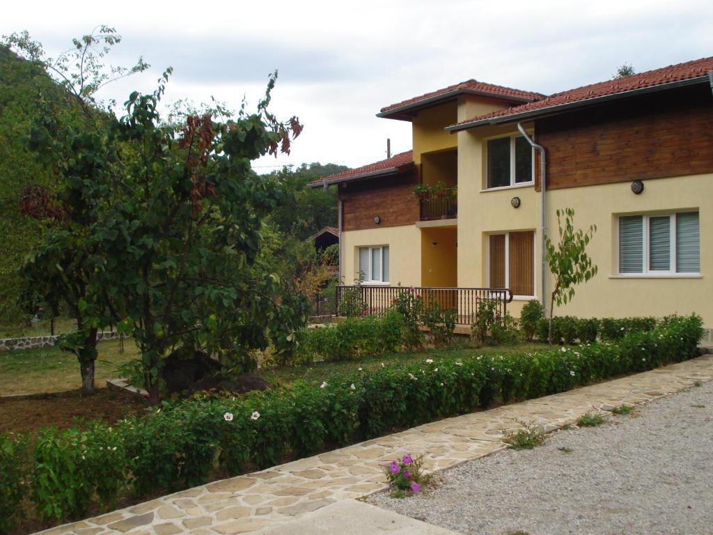 Villa Nanevi Teteven Exterior photo